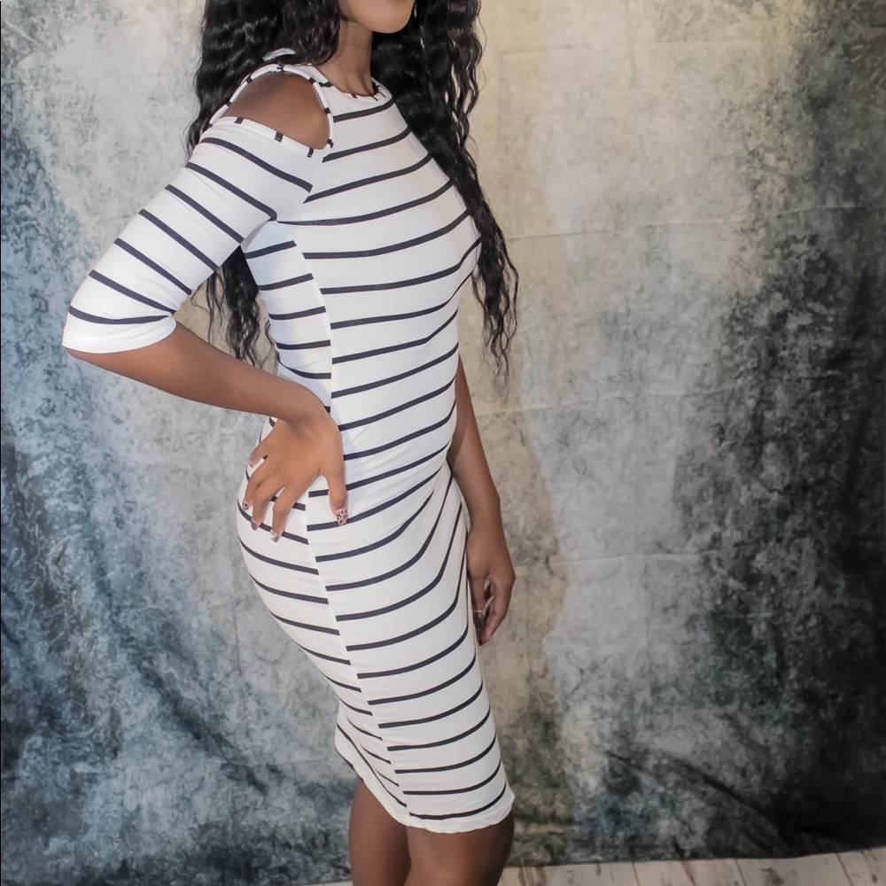 Dress - Picture 3 of 4